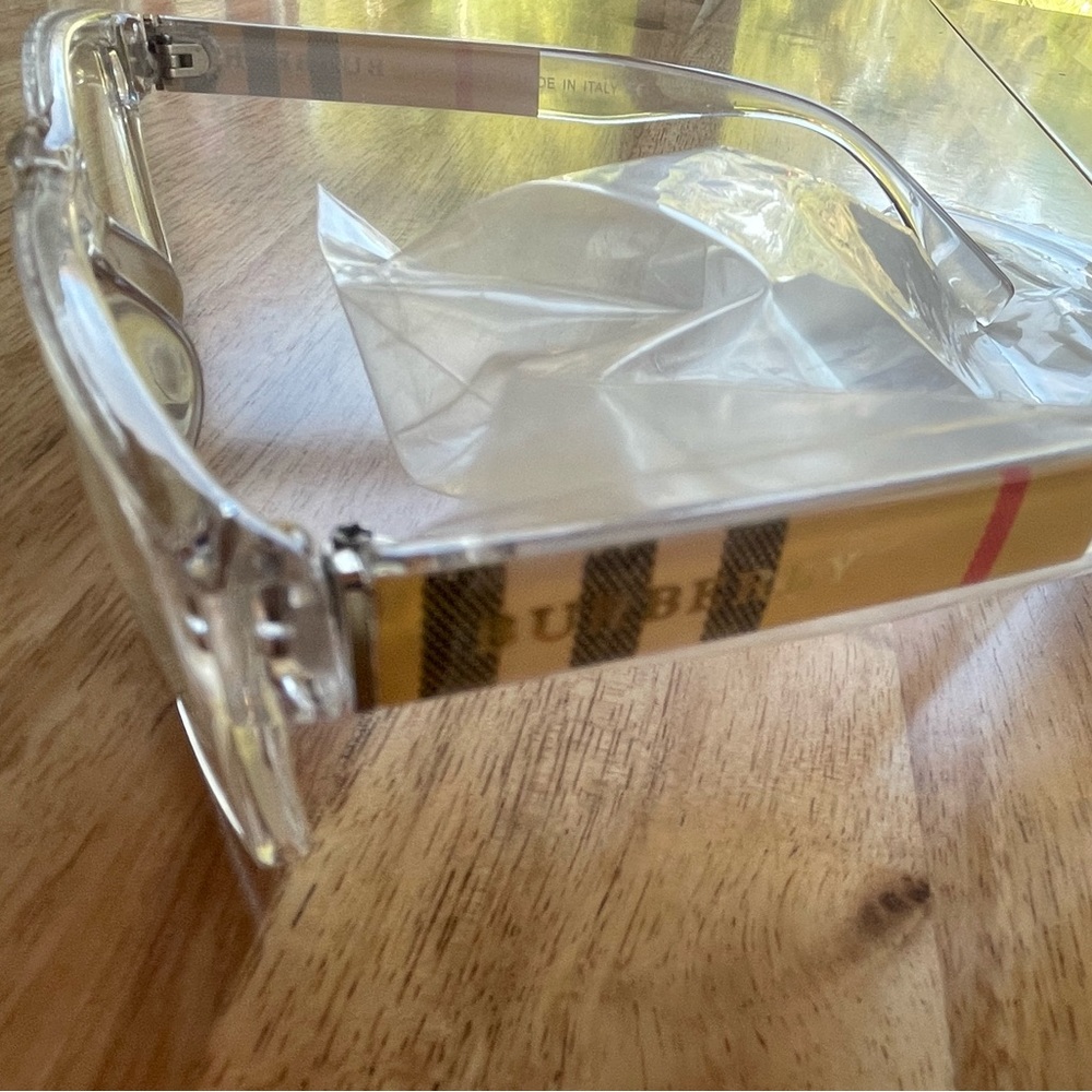 Non-authentic glasses Burberry